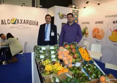 José Antonio Alconchel y su hermano en el stand de Alcoaxarquía, productores, importadores y comercializadores de frutas tropicales y exóticas BIO.